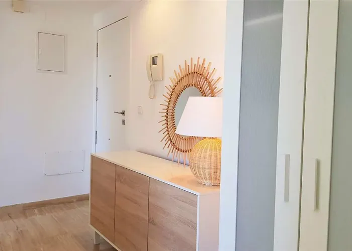 Lovely Front & Pool Apartman *